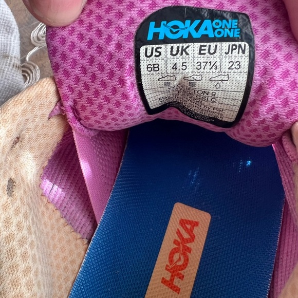 Hoka Clifton9, SZ 6 pink and blue tennis shoes - Picture 9 of 9